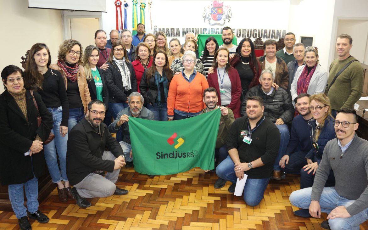 EM URUGUAIANA, SINDJUS DENUNCIA PRECARIZAÇÃO E CONGELAMENTO DE SALÁRIOS