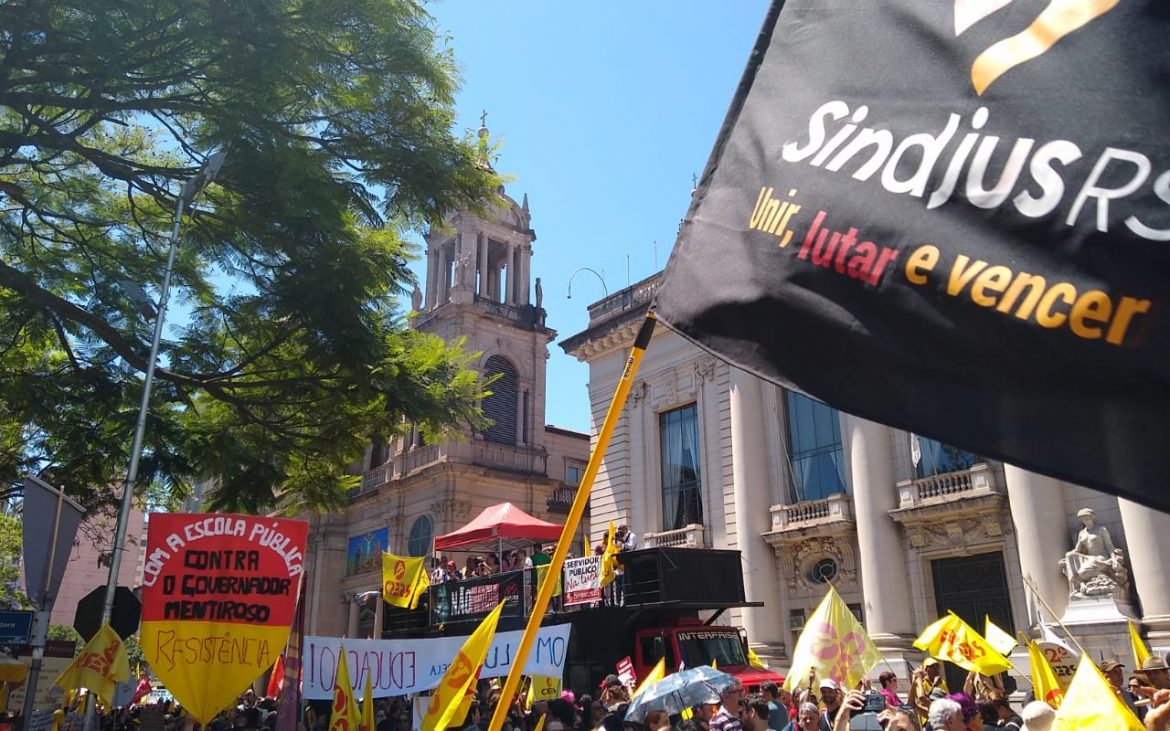 Ato unificado e reunião de representantes marcam dia de lutas da categoria