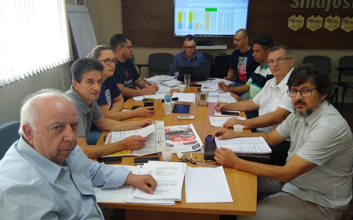 Entidades seguem estudos para composição do plano de carreira