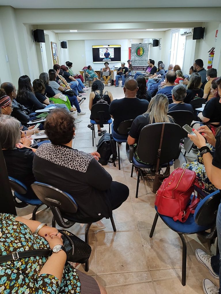 Roda de conversa promovida pelo Sindjus debate os desafios da comunicação antirracista