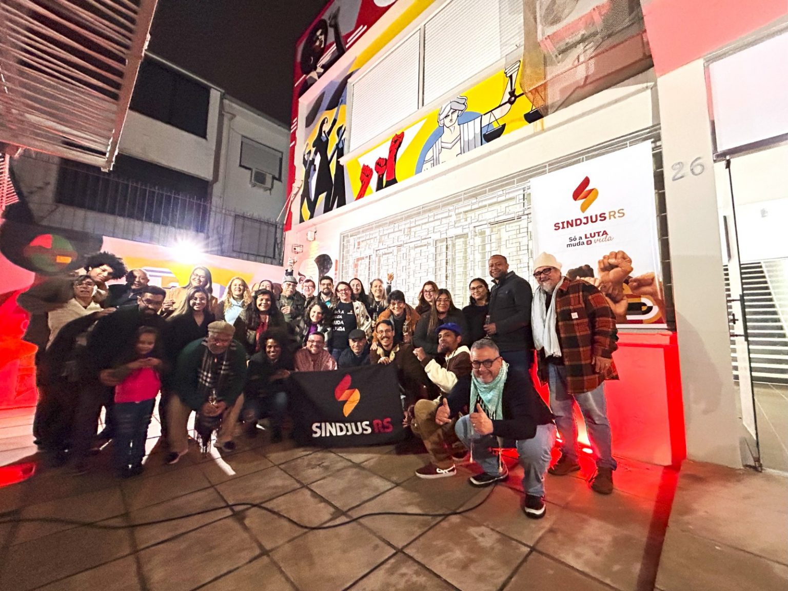 Sindjus inaugura nova fachada e apresenta renovação da identidade visual